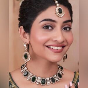 Elegant Green and Gold Jewelry Set